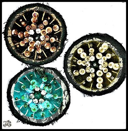 dnm_julia_carina_design_egyedi_gyongyos_textil_csipke_bross_kituzo.jpg