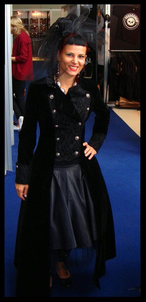 julia_black_welvet_jacket.jpg
