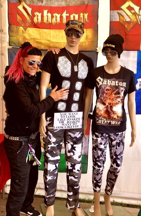 mech_julia_carina_merchandiser_sabaton_manequin_camoflage.jpg